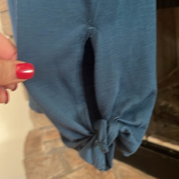 Teal “Go-Dry” workout top with mesh back. Size XS - Picture 4 of 6